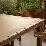 Bache pour pergola PVC beige bien tendue, gouttes sans poches d’eau