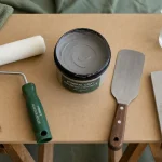Beton cire sur bois : rouleau primaire et protection finale sur MDF poncé