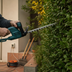 Taille haie electrique filaire 600 W, lame 60 cm, câble au sol pour tailler
